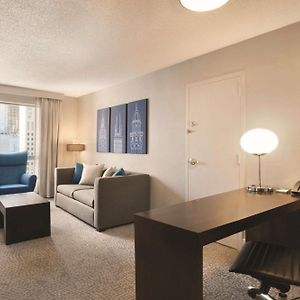 One-Bedroom King Suite Mobility Accessible Tub